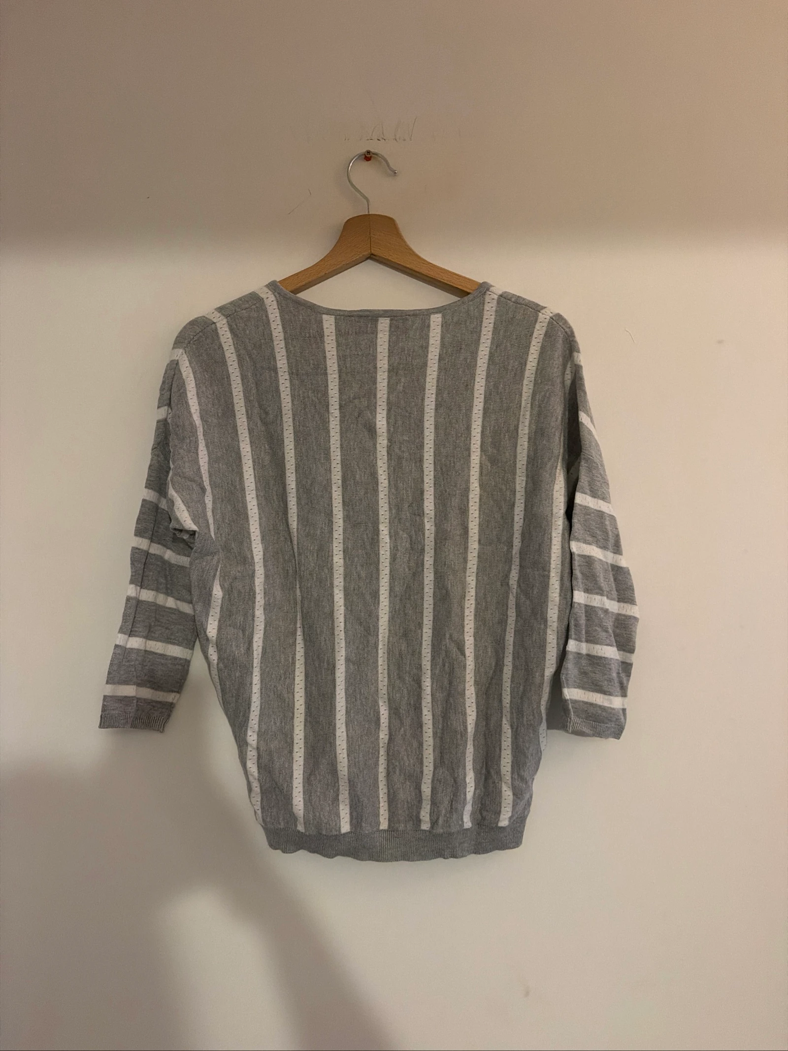 Women's white striped gray sweater XS Grain de Malice very good condition – photo 3